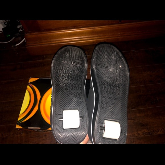 Men’s Heelys - Picture 3 of 3